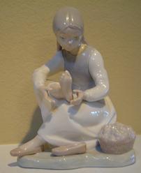 Lladro Seated Girl With Slipper & Basket 202//248