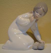Lladro Little Girl with Slippers 1977 Figurine 202//209