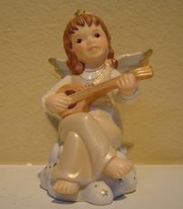 Goebel Angelic Banjo Player ~ Champagne 202//231