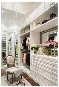 Three-hour closet makeover with a professional stylist. 189//280