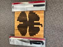 4H Cutting Board and 2 knives 202//152